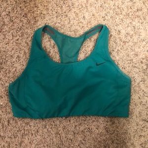 Large green Nike sports bra